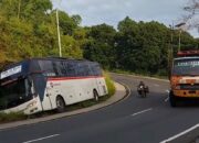 Bus Primajasa Tasik–Lebak Bulus Terperosok di Lingkar Gentong, Jalur Sempat Lumpuh Total
