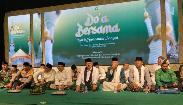 Ribuan DKM dan Santri Berkumpul di Taman Kota Tasikmalaya, Doa Akhir Tahun Penuh Haru