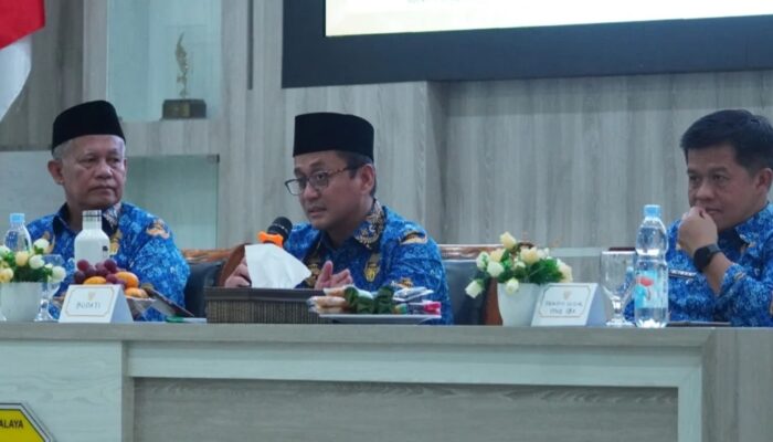 Penyaluran BLT Lansia DBHCHT 2025 Dimulai, Bupati Cecep Tegaskan Prioritas untuk Warga Rentan
