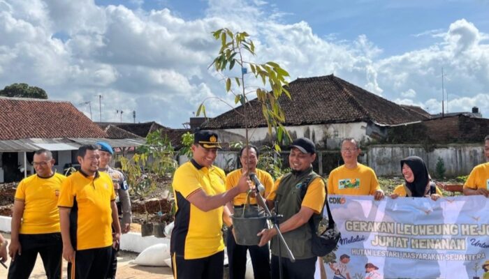 Aksi Nyata Polres Tasikmalaya Kota: Tanam Pohon untuk Dukung Gerakan Leuweung Hejo