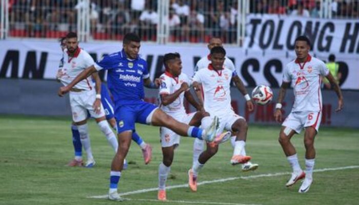 Tanpa Bojan Hodak, Persib Tumbang 0-2 dari Malut United di Kie Raha, Tren Kemenangan Terhenti
