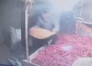 Terekam CCTV, Maling Gasak Satu Karung Cabai di Pasar Cikurubuk