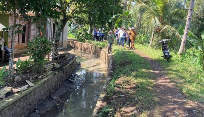 Menjaga Aliran Kehidupan: Kisah Eep Juanda dan Harapan Petani Manonjaya pada Irigasi Cikalang II