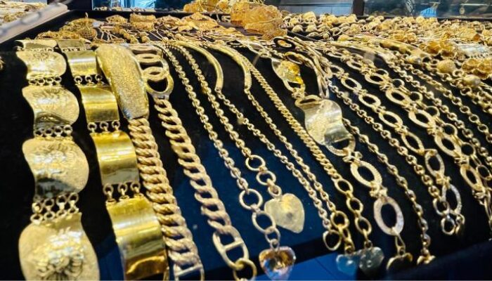 Harga Emas Perhiasan Hari Ini Selasa 30 Desember 2025 Turun, Ini Rinciannya per Karat