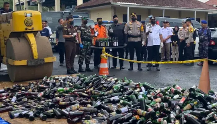 Antisipasi Kerawanan Tahun Baru, 10 Ribu Botol Miras Dimusnahkan