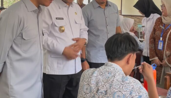 Wapres Gibran Turun Langsung ke Sekolah, Cek Makan Bergizi Gratis di SMAN 2 Tasikmalaya