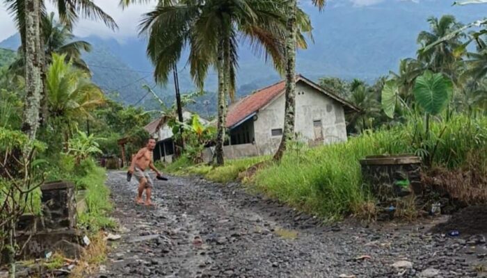 Jalan Wisata Citiis Rusak 15 Tahun, Warga Padakembang: Negara Absen di Tasikmalaya