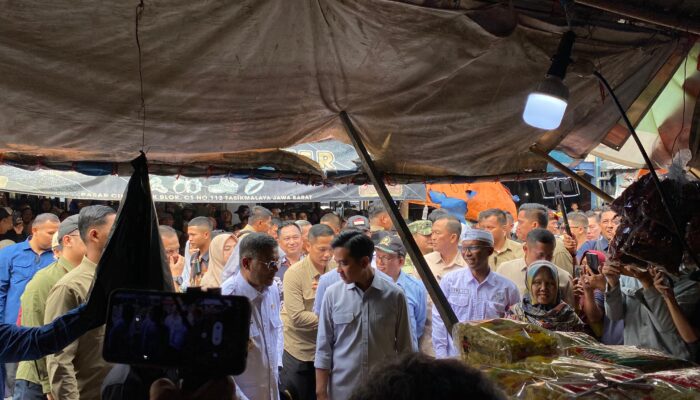Pasar Cikurubuk Bergemuruh! Warga Tasikmalaya Sambut Wapres Gibran dengan Teriakan Kaum Muda