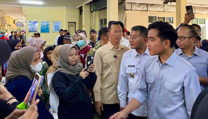 Warga Tasikmalaya Menangis Haru, Bisa Salaman Langsung dengan Wapres Gibran di RSUD dr Soekardjo