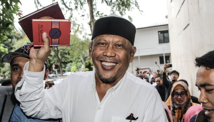 Khozinudin: Kesalahan Fatal Eggi Sudjana dan Damai Hari Lubis adalah Percaya Jokowi