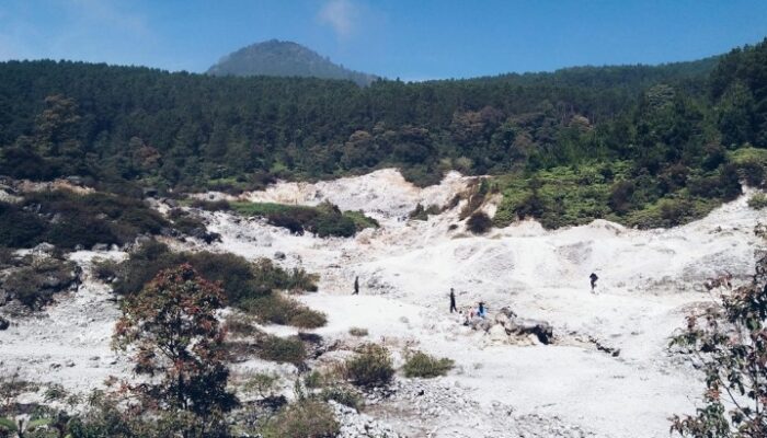 Kawah Karaha Bodas Tasikmalaya, Surga Tersembunyi Pecinta Wisata Alam
