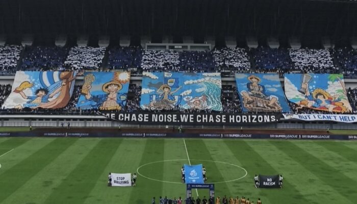 GBLA Jadi Lautan Biru, Tifo One Piece Bobotoh Kirim Pesan Keras ke Persija