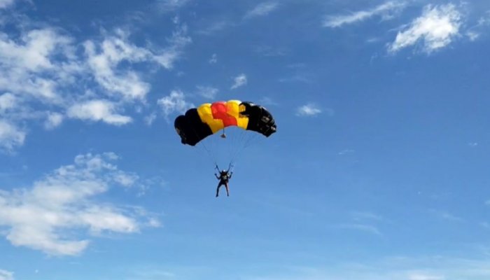 Atlet Terjun Payung Tewas Saat Penerjunan di Pantai Pangandaran