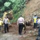 Longsor Tutup Jalur Tasikmalaya–Garut, Tebing 10 Meter Ambruk di Salawu