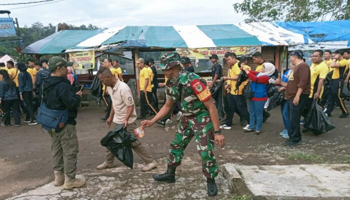 TNI-Polri hingga Warga Bersihkan Situ Gede Tasikmalaya, Wujud Arahan Presiden Jaga Lingkungan