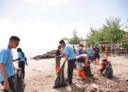 Pertamina Patra Niaga Regional JBB Gandeng Kelompok Masyarakat Balongan Lakukan Coastal Cleanup, Semarakkan Bulan K3
