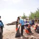 Pertamina Patra Niaga Regional JBB Gandeng Kelompok Masyarakat Balongan Lakukan Coastal Cleanup, Semarakkan Bulan K3