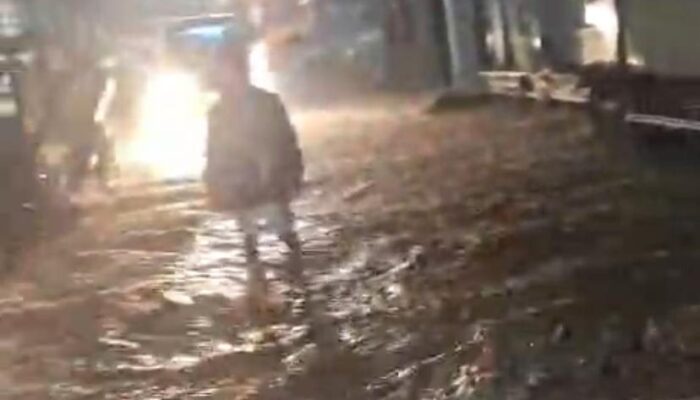 Banjir Kembali Terjang Tasikmalaya Utara, Sungai Meluap dan Jembatan Tersumbat Material Kayu