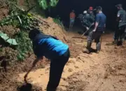 Longsor Tutup Akses Jalan Citambal–Ciherang di Karangjaya Tasikmalaya, Tebing 7 Meter Ambrol