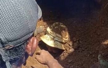 Tertimbun Longsor 10 Menit, Kakek Pekerja Bangunan di Cigalontang Tasikmalaya Selamat