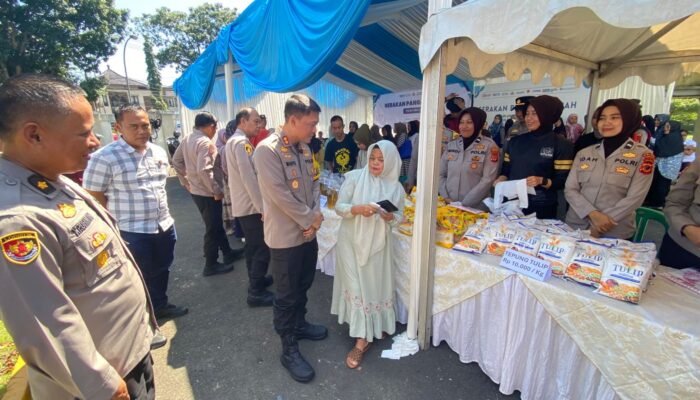 Warga Serbu Gerakan Pangan Murah Polres Tasikmalaya, Harga Daging hingga Beras Jauh di Bawah Pasar