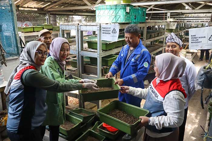 Pertamina Patra Niaga RJBB Kembangkan Pengelolaan Sampah di Campaka